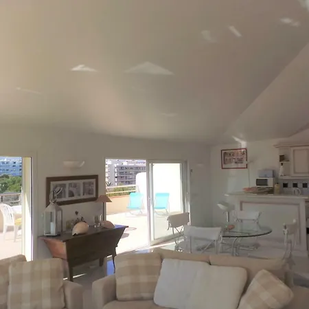 Spacious And Bright Flat Downtown And Beaches - Swimming Pool Apartment