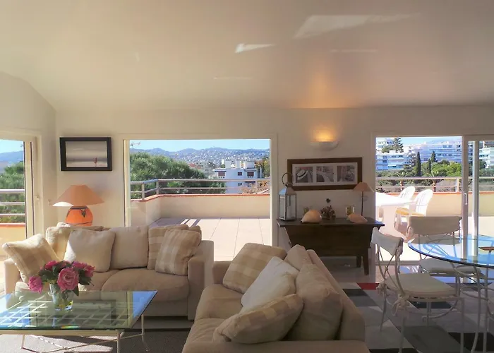 Διαμέρισμα Spacious And Bright Flat Downtown And Beaches - Swimming Pool