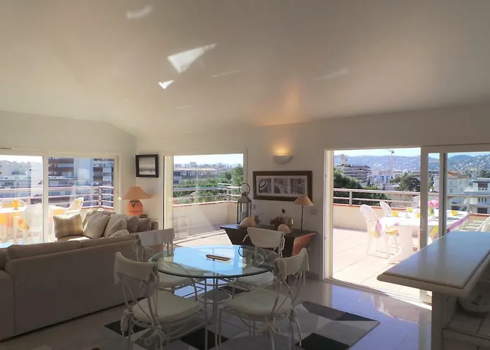 Spacious And Bright Flat Downtown And Beaches - Swimming Pool * Αντίμπ