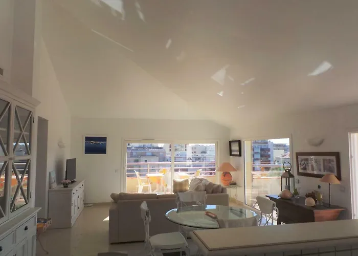 Διαμέρισμα Spacious And Bright Flat Downtown And Beaches - Swimming Pool Αντίμπ