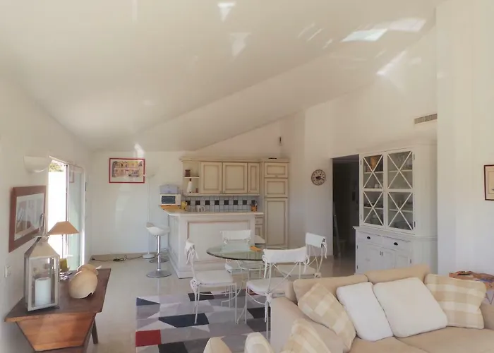 Spacious And Bright Flat Downtown And Beaches - Swimming Pool Διαμέρισμα *