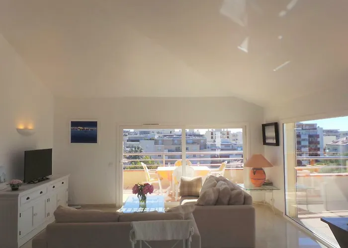 Spacious And Bright Flat Downtown And Beaches - Swimming Pool Διαμέρισμα *